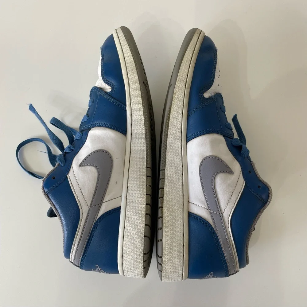 Nike Boys Air Jordan 1 Low True Blue Sneakers, size 6Y